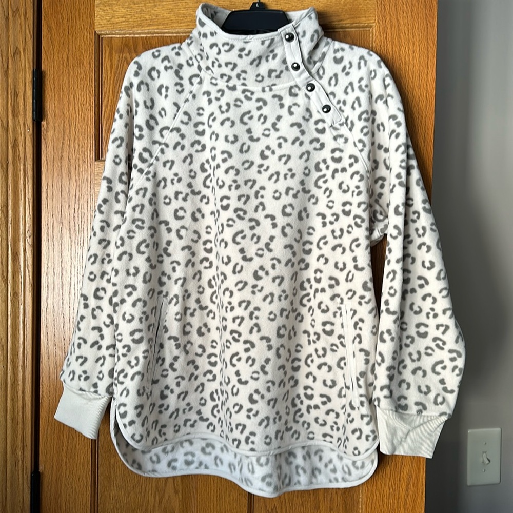 Fleece cheetah sweatshirt-Green Tea